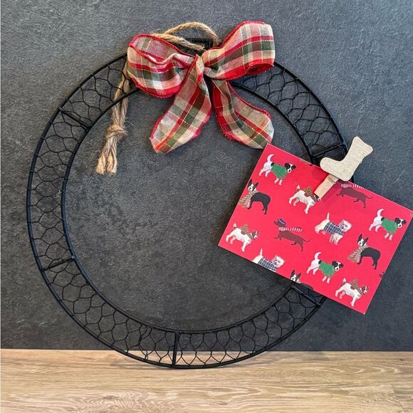 Hand Crafted Metal Wreath Photo or Card Display Christmas Wall Decor - Picture 1 of 3